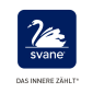 Wasserbetten Hannover - Das Bild zeigt das Svane-Logo, einen weißen Schwan auf blauem, quadratischem Hintergrund, unter dem elegant „svane“ geschrieben steht. Unter diesem edlen Emblem steht stolz der Text „DAS INNERE ZÄHLT®“.